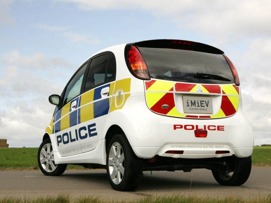 Mitsubishi i-MiEV UK Police Car 2009 года  (фото 8 из 13)